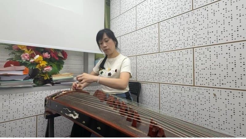 鄭建盈 (Ms. Cheng)